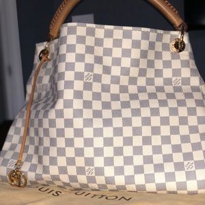 Louis Vuitton Artsy MM